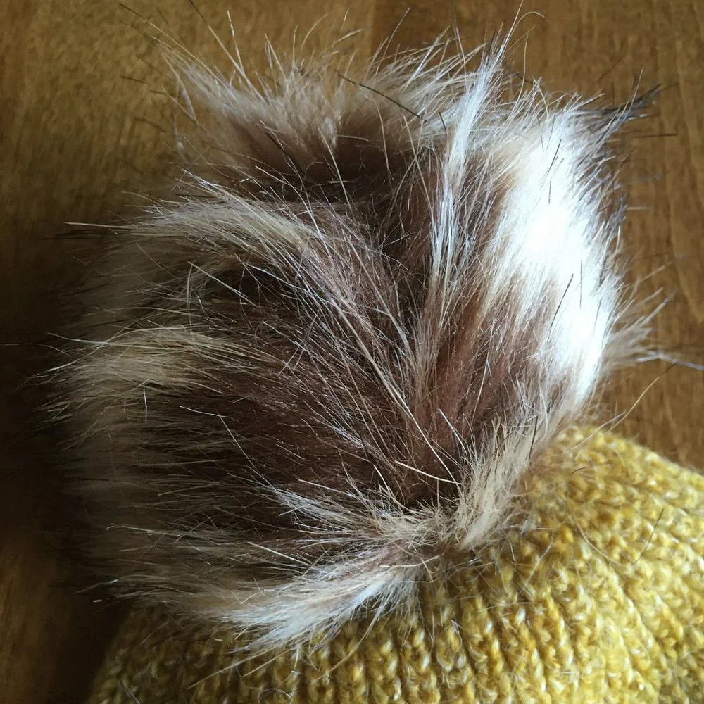 Old Navy faux fur pompom beanie NWT
